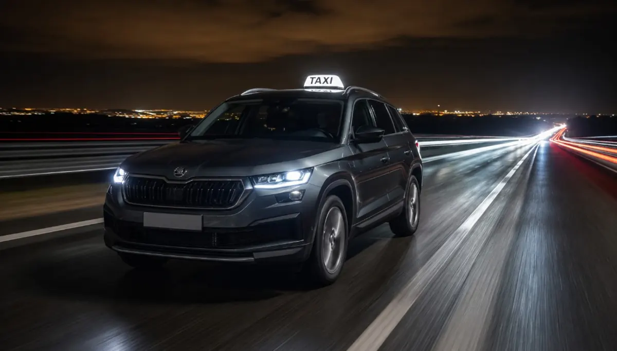 Van 8 places Tara Taxi — transport groupe Nord-Isère